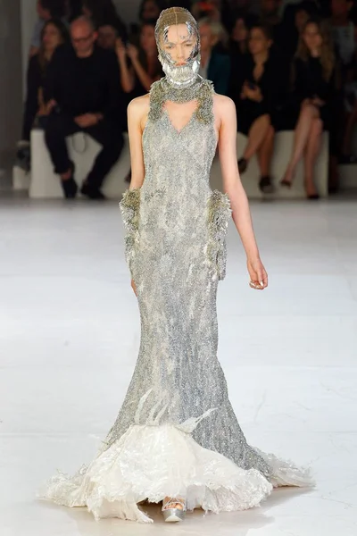 Look 32
